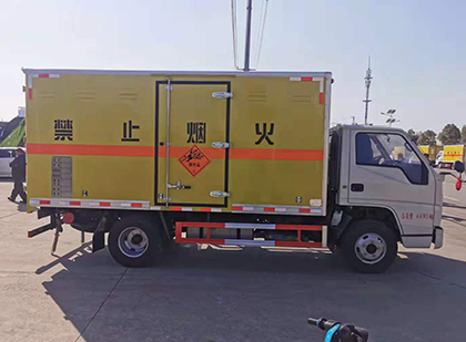 浦城爆破器材运输车工人安全操作规范与智能技术保障